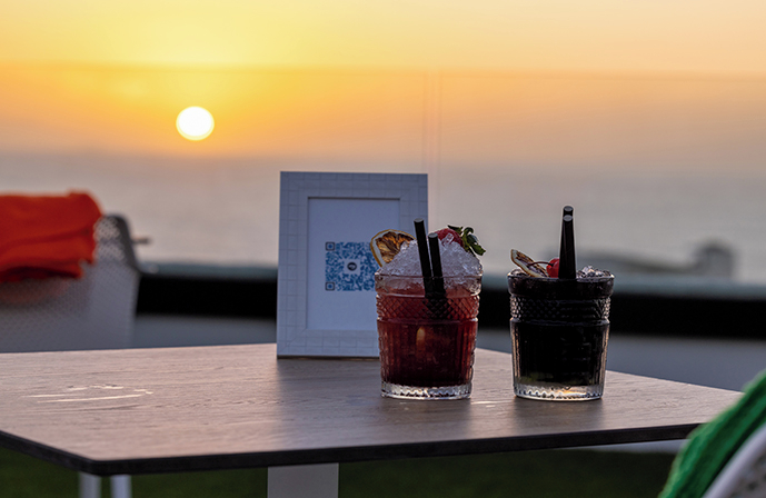 //www.jet2holidays.com/-/media/assets/mynd adeje co images/tfs_83519_mynd_adeje_0423_04.jpg